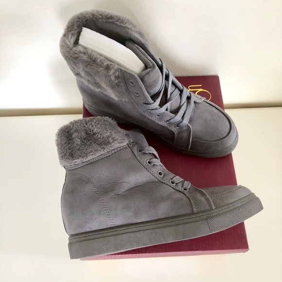 Faux Fur Gray Lace Up Style Wedge Insole Winter Boots Women’s various sizes NIB - Picture 7 of 14